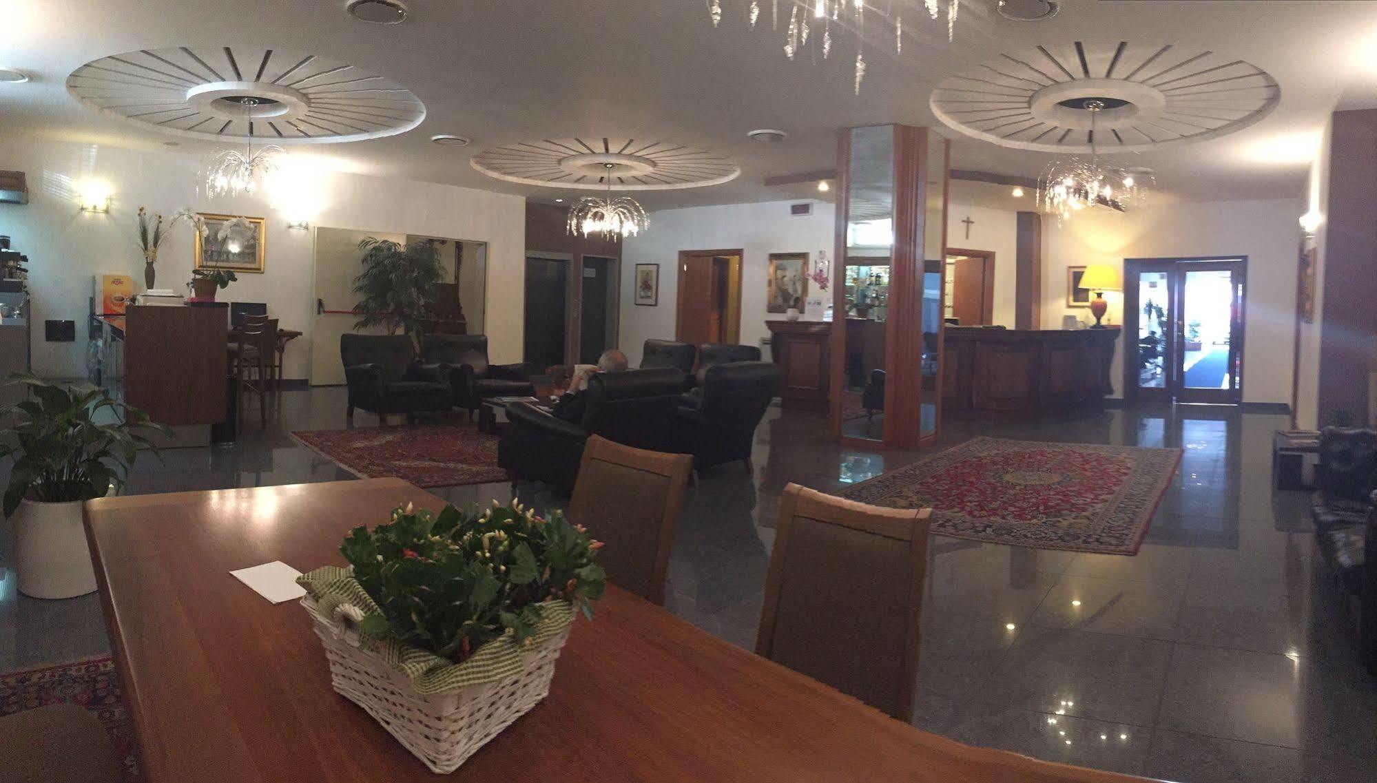 Royal Hotel